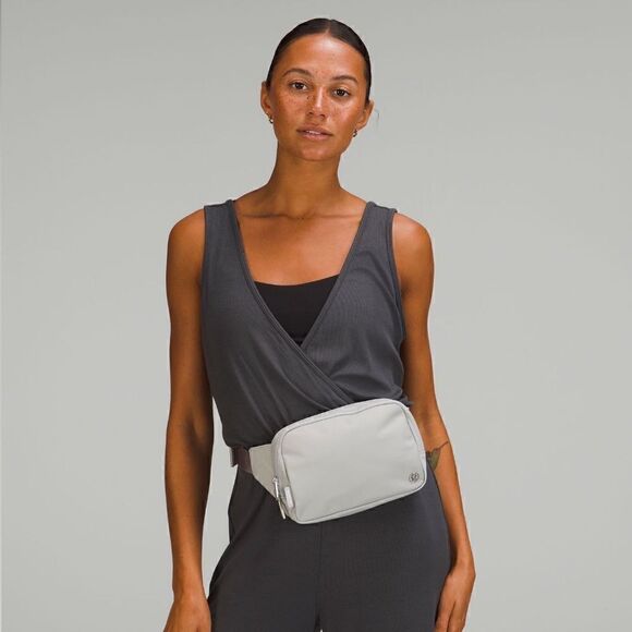 NWT Lululemon Everywhere Belt Bag Silver Drop LARGE - Picture 2 of 7